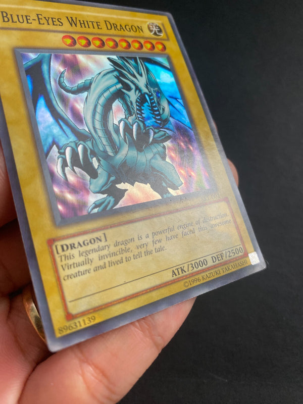 Yugioh Blue-Eyes White Dragon SKE-001 Super Rare Unlimited Edition HP (1)