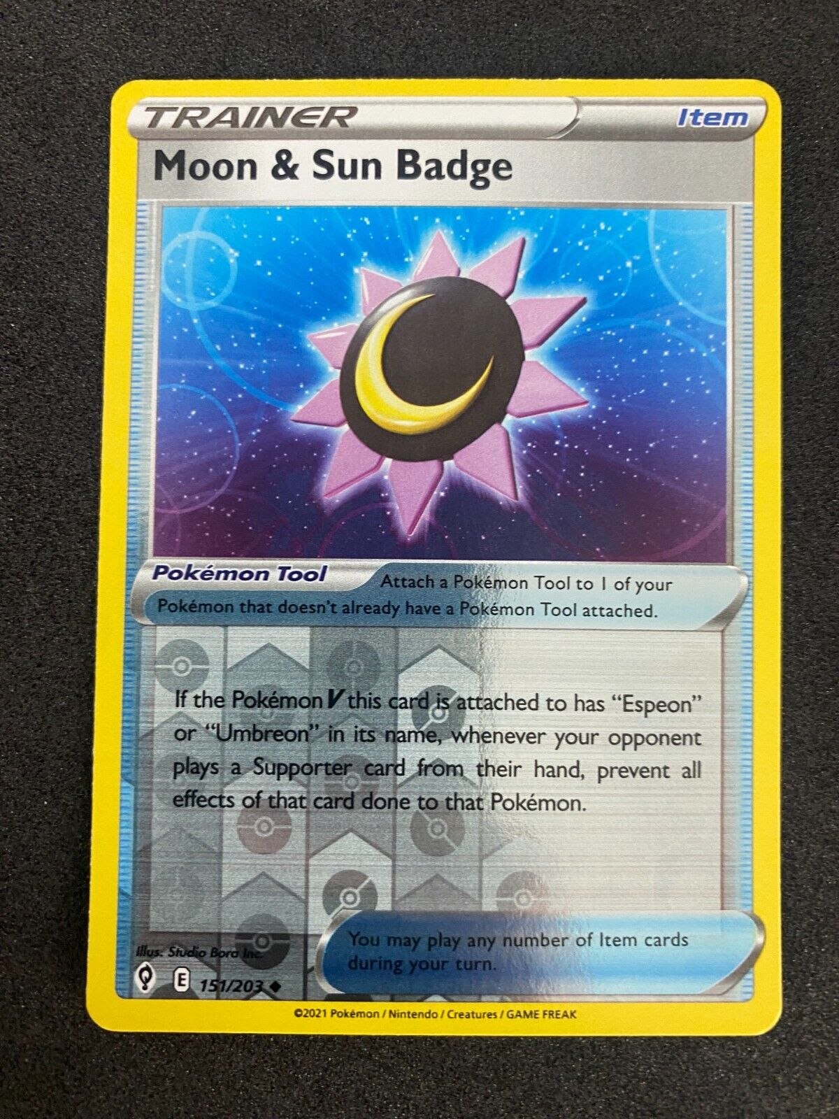 Pokemon Moon & Sun Badge 151/203 Evolving Skies Reverse Holo VLP-NM