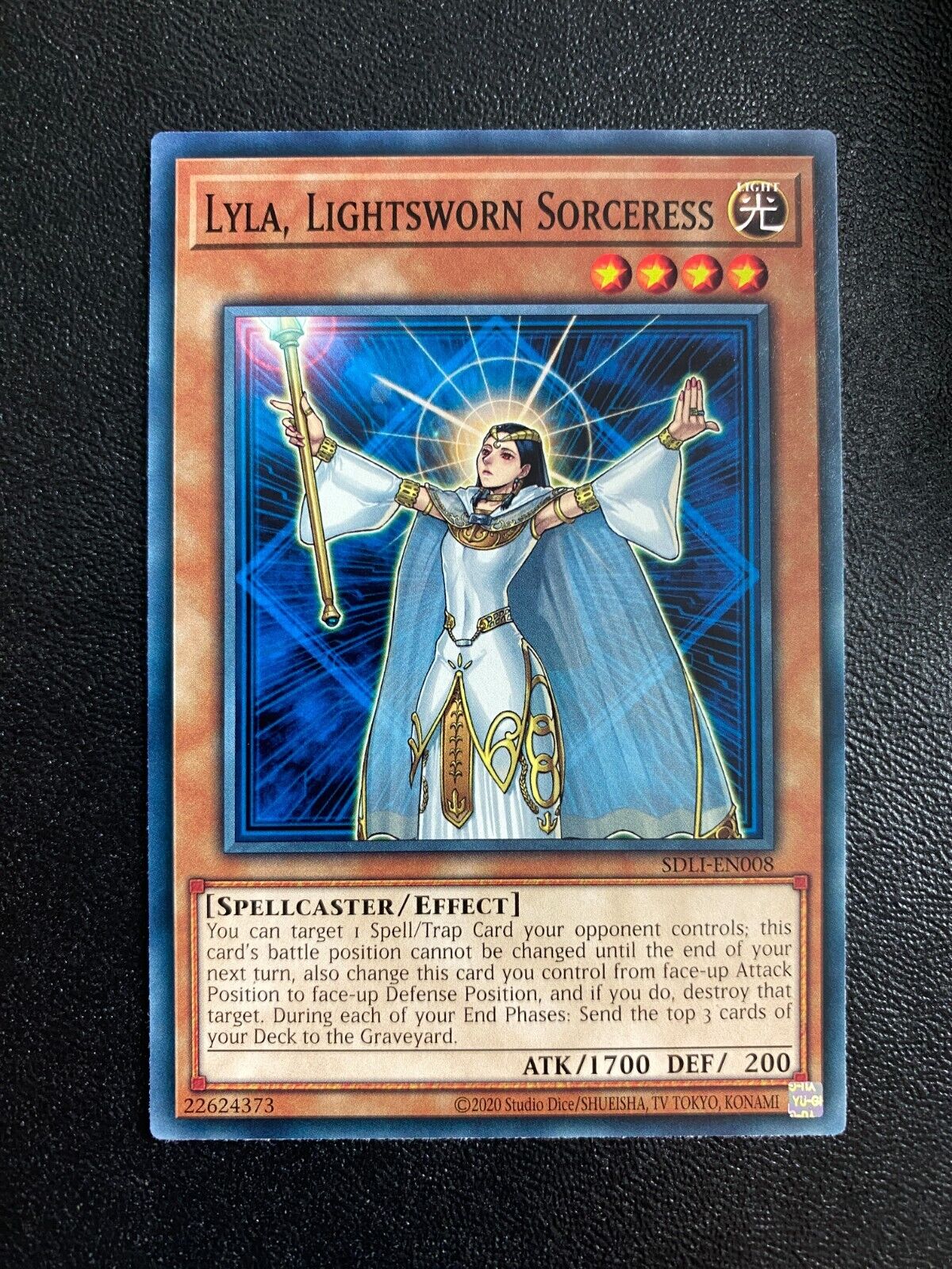 Yugioh Lyla, Lightsworn Sorceress SDLI-EN008 Common Unlimited Edition NM