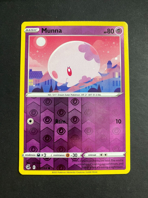 Pokemon Munna 121/264 Fusion Strike Reverse Holo NM