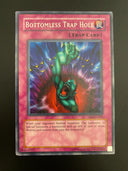 Yugioh Bottomless Trap Hole DB2-EN201 Unlimited Edition LP/VLP