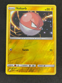 Pokemon Voltorb 38/131 Team Up Reverse Holo NM