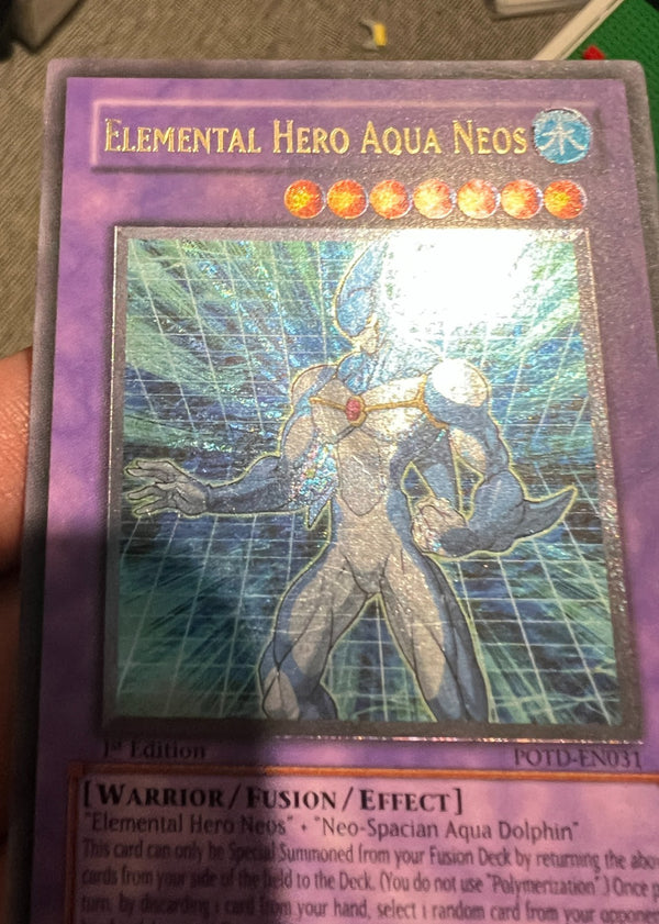 Yugioh Elemental HERO Aqua Neos POTD-EN031 Ultimate Ra Gold Stamp NA HP (CREASE)