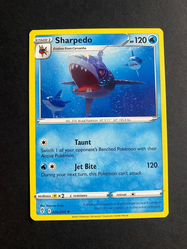 Pokemon Sharpedo 036/203 Evolving Skies Non Holo LP/NM