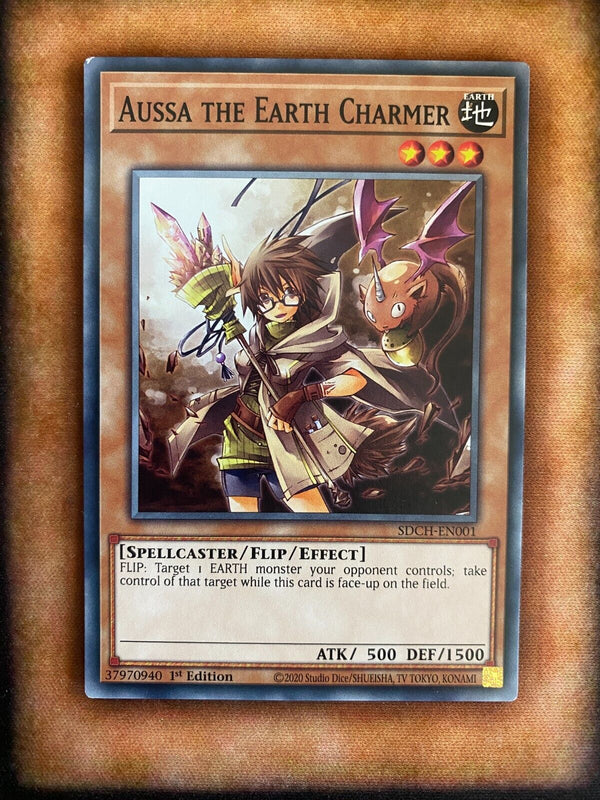 Yugioh Aussa the Earth Charmer SDCH-EN001 Common 1st Edition VLP/NM