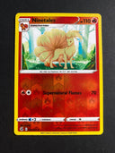 Pokemon Ninetales 030/264 Fusion Strike Reverse Holo NM