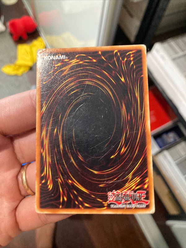 Yugioh Gamma The Magnet Warrior DOR-E003 Secret Rare Unlimited Edition DAMAGED